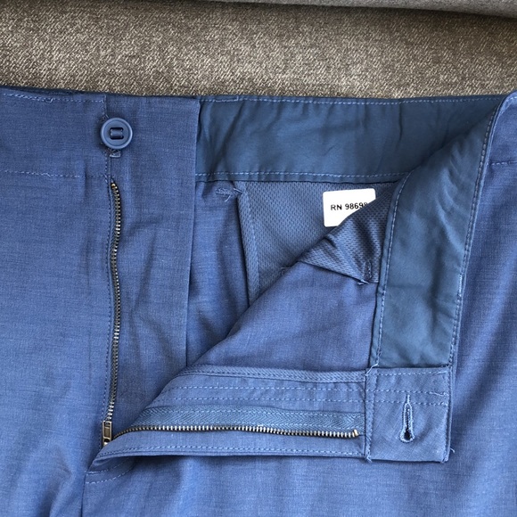 Brand new! - IZOD GOLF Straight Flat Front Golf Shorts w/ Stretch - Picture 2 of 8